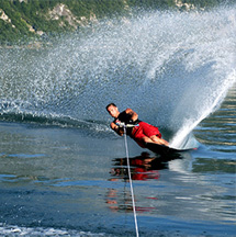 Ski nautique sur le lac d'Annecy