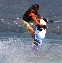 Wakeboard sur le lac d'Annecy