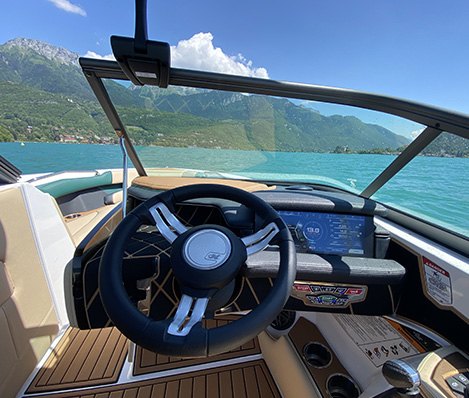 Location bateau avec permis à Annecy